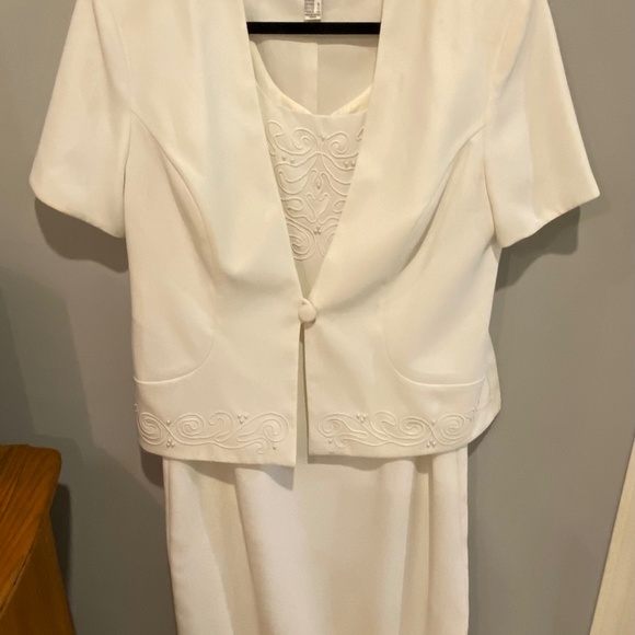 BEAUTIFUL GOWN & JACKET - Picture 10 of 10